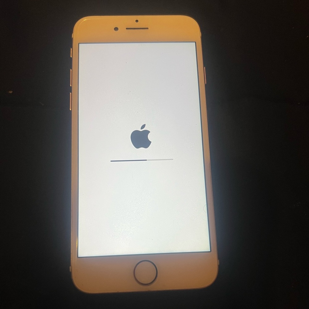 iPhone 7 - Picture 2 of 4